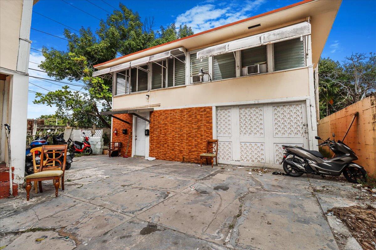 29 Southwest 9th Avenue Miami, FL 33130 - Photo 13 of 22 a view of a house with a patio
