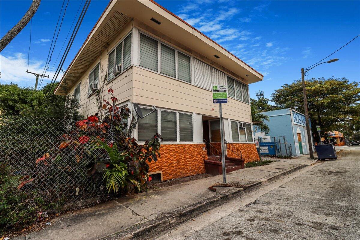 29 Southwest 9th Avenue Miami, FL 33130 - Photo 17 of 22 a view of a house with a yard and sitting area