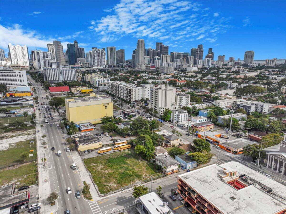 29 Southwest 9th Avenue Miami, FL 33130 - Photo 2 of 22 a view of city