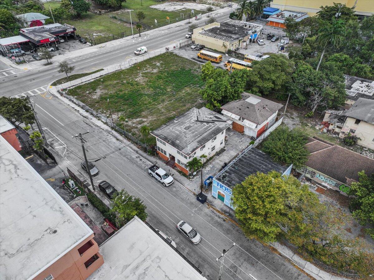 29 Southwest 9th Avenue Miami, FL 33130 - Photo 9 of 22 an aerial view of a residential apartment building with a yard