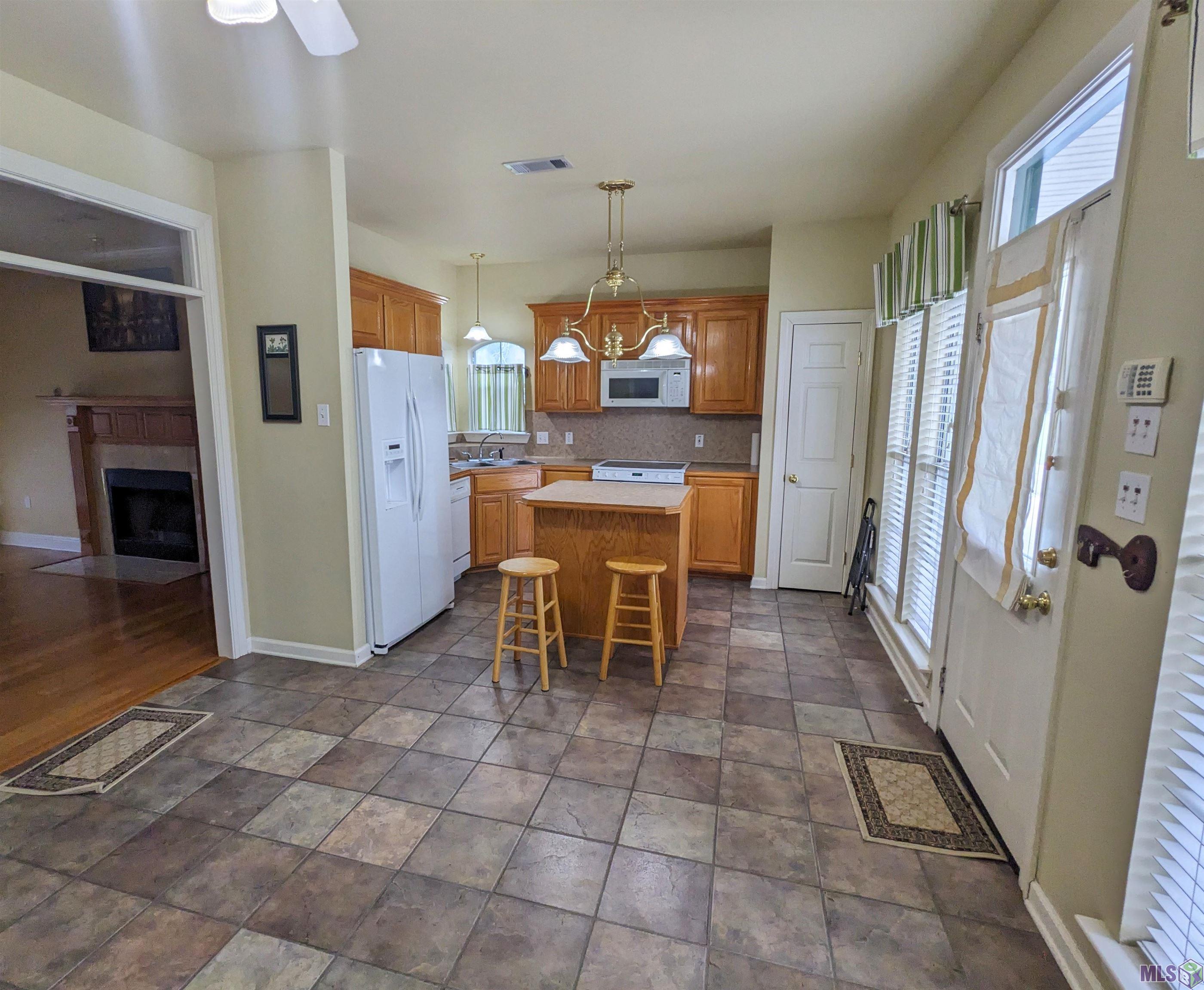 39372 Shafter Leblanc Road Gonzales, LA 70737 - Photo 12 of 31 Kitchen Overview