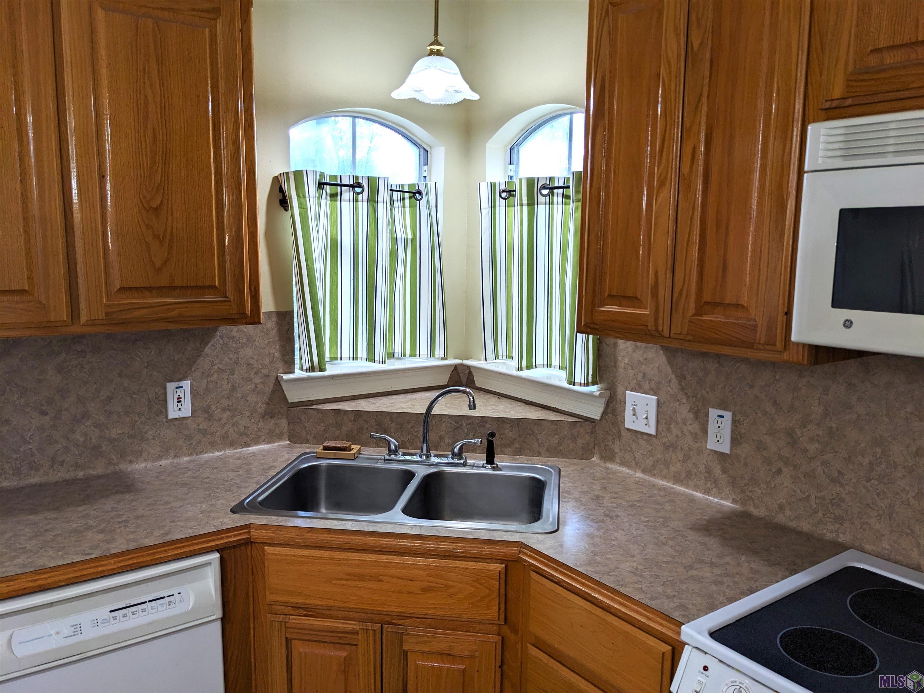 39372 Shafter Leblanc Road Gonzales, LA 70737 - Photo 14 of 31 Double Corner Windows OVer Kitchen Sink