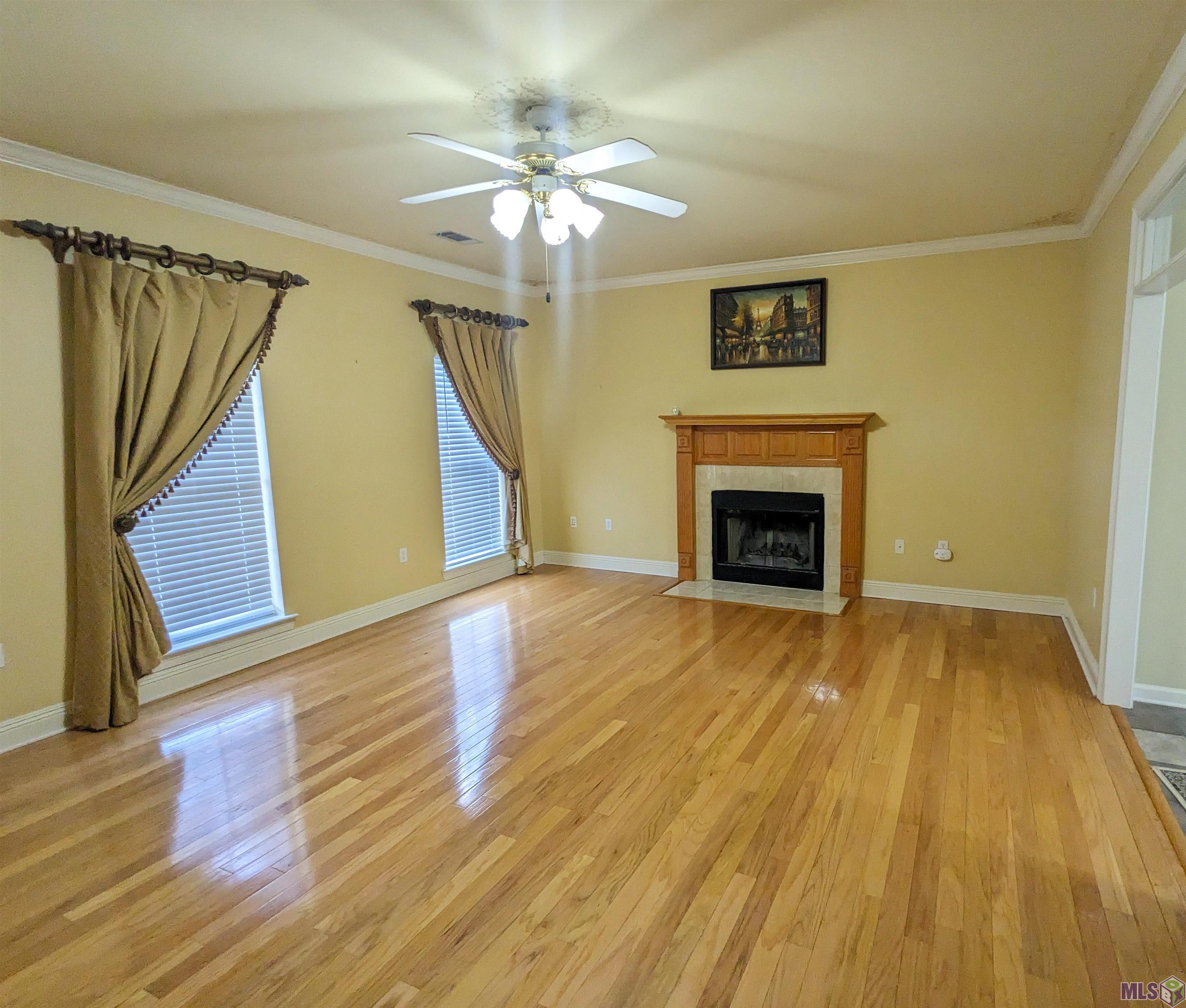 39372 Shafter Leblanc Road Gonzales, LA 70737 - Photo 8 of 31 Living Room