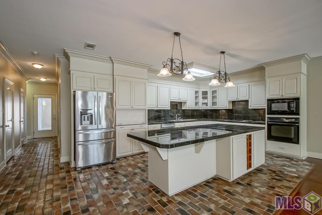 2321 Shadowbrook Drive Baton Rouge, LA 70816 - Photo 7 of 38