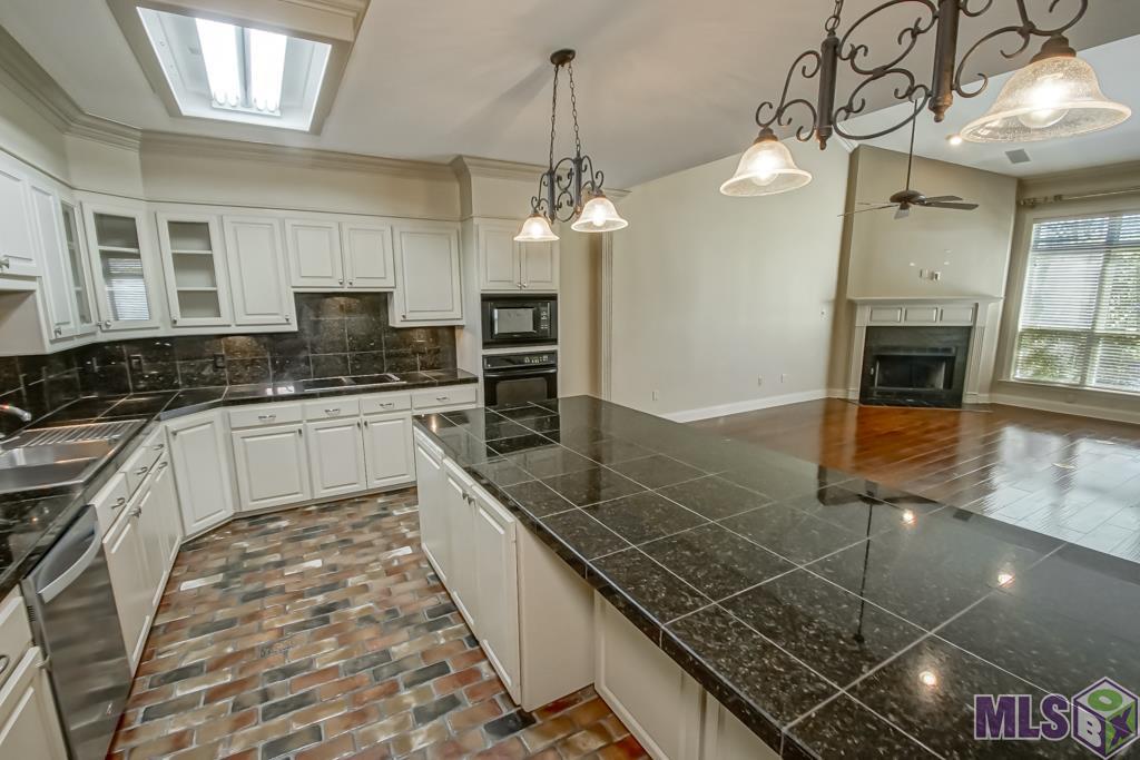 2321 Shadowbrook Drive Baton Rouge, LA 70816 - Photo 9 of 38