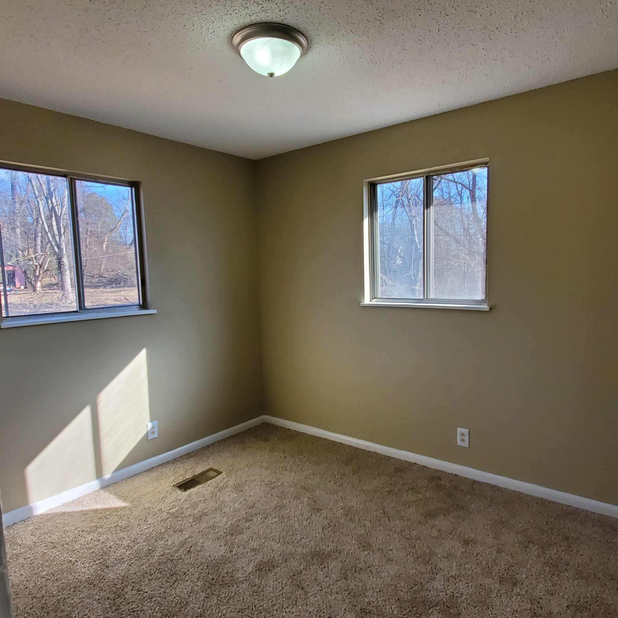 108 Airport Road Clarksville, TN 37042 - Photo 10 of 16 an empty room with windows