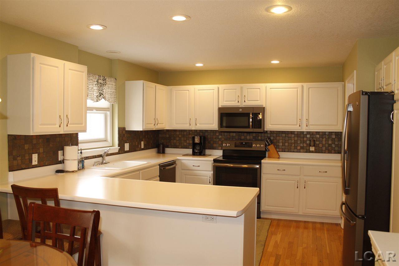 588 Ridge Lane Tecumseh, MI 49286 - Photo 6 of 29 31371856-5.JPG