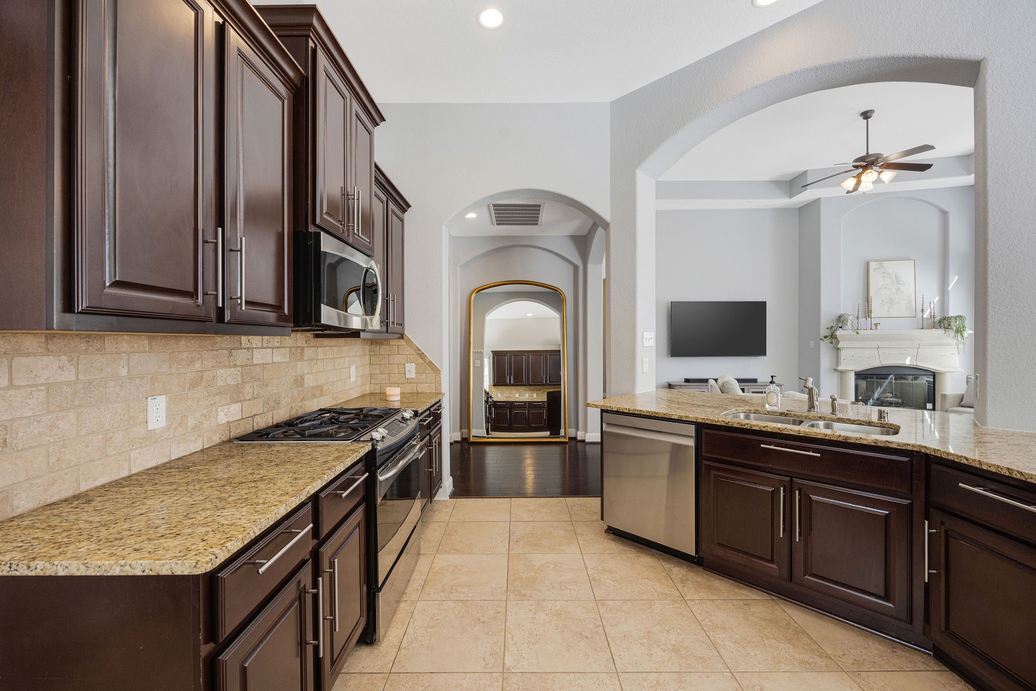 31 South Victoriana Circle Spring, TX 77389 - Photo 17 of 47