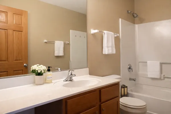 $2,600 | 1447 Millbrook Drive, Algonquin, IL 60102