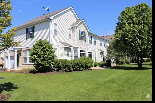 $2,600 | 1447 Millbrook Drive, Algonquin, IL 60102