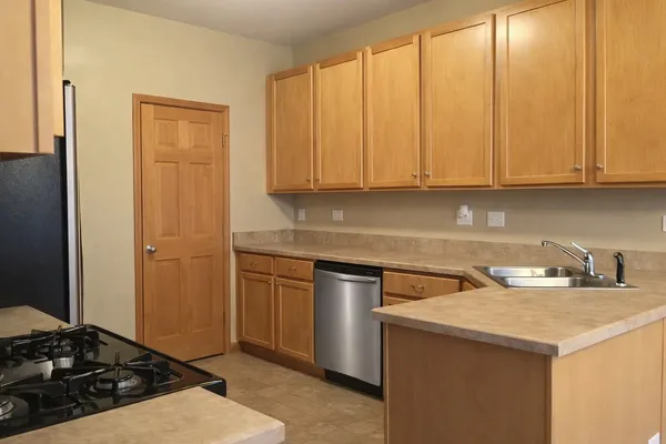 $2,600 | 1447 Millbrook Drive, Algonquin, IL 60102