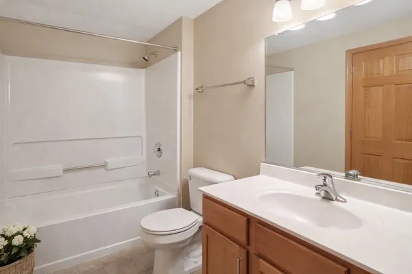 $2,600 | 1447 Millbrook Drive, Algonquin, IL 60102
