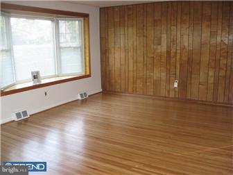 461 Rittenhouse Circle Havertown, PA 19083 - Photo 2 of 12 Living Room