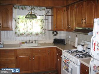 461 Rittenhouse Circle Havertown, PA 19083 - Photo 5 of 12 Kitchen