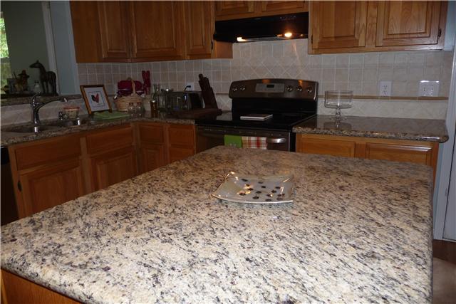 84 Fellowship Road Mount Juliet, TN 37122 - Photo 4 of 20 Stunning Granite and Beautiful BackSplash!