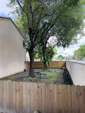 a view of a fence yard
