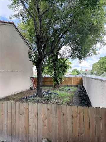 a view of a fence yard