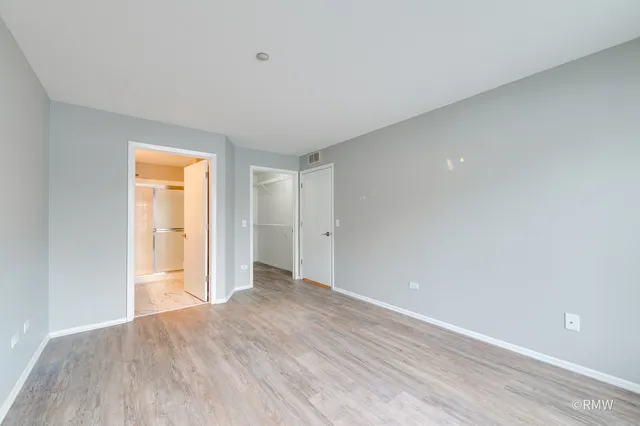 $2,700 | 460 Mayflower Lane, Unit 1, Bartlett, IL 60103