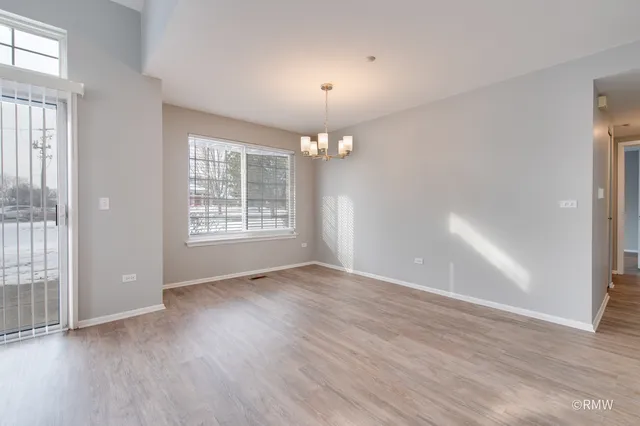 $2,700 | 460 Mayflower Lane, Unit 1, Bartlett, IL 60103