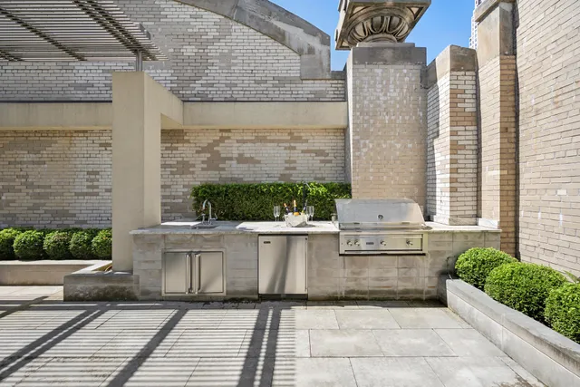 a view of livingroom with washer and dryer