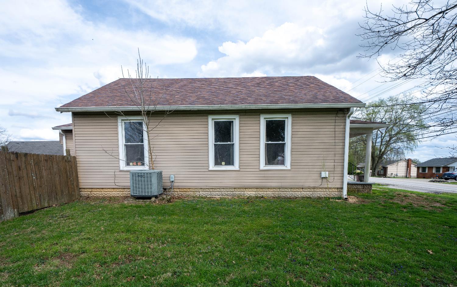 684 Bielby Road Lawrenceburg, IN 47025 - Photo 4 of 40