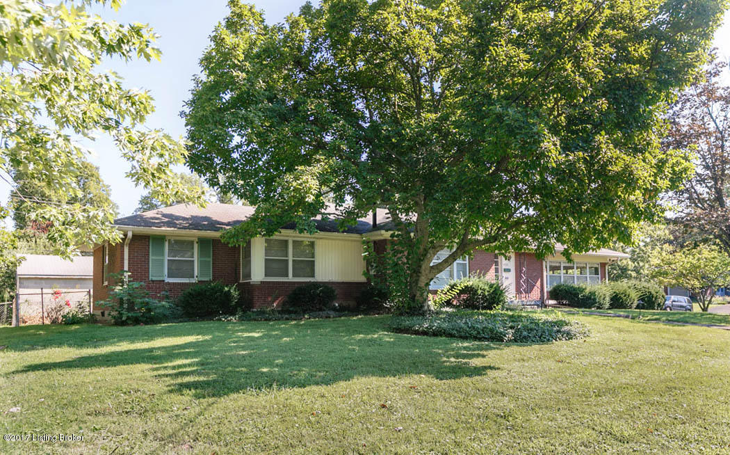4522 Blenheim Road Louisville, KY 40207 - Photo 5 of 33 005