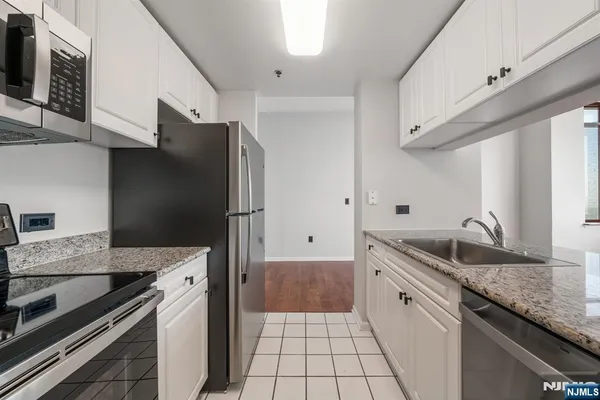 $3,000 | 100 Old Palisade Road, Unit 4113 (PH13), Fort Lee, NJ 07024