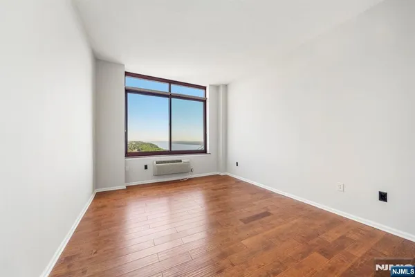 $3,000 | 100 Old Palisade Road, Unit 4113 (PH13), Fort Lee, NJ 07024