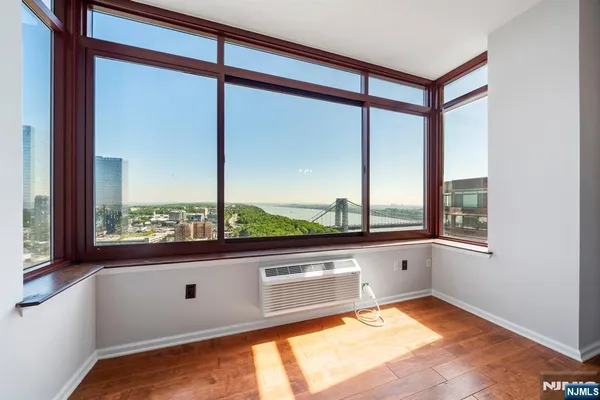 $3,000 | 100 Old Palisade Road, Unit 4113 (PH13), Fort Lee, NJ 07024