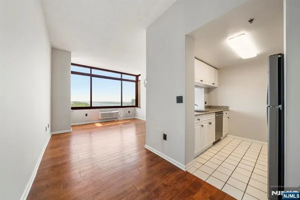 $3,000 | 100 Old Palisade Road, Unit 4113 (PH13), Fort Lee, NJ 07024