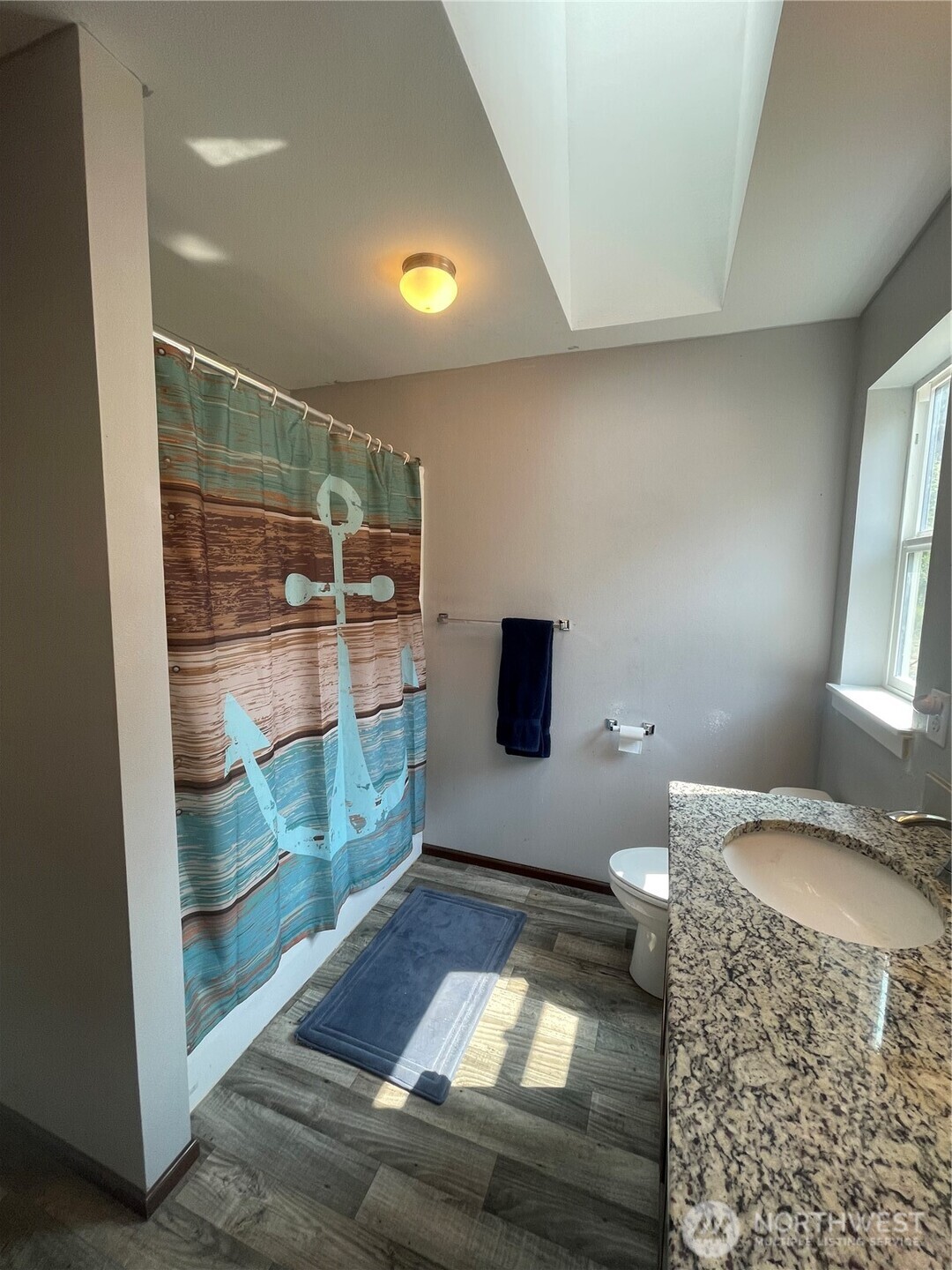 397 Bunker Road Chehalis, WA 98532 - Photo 18 of 35 a bathroom with a mirror