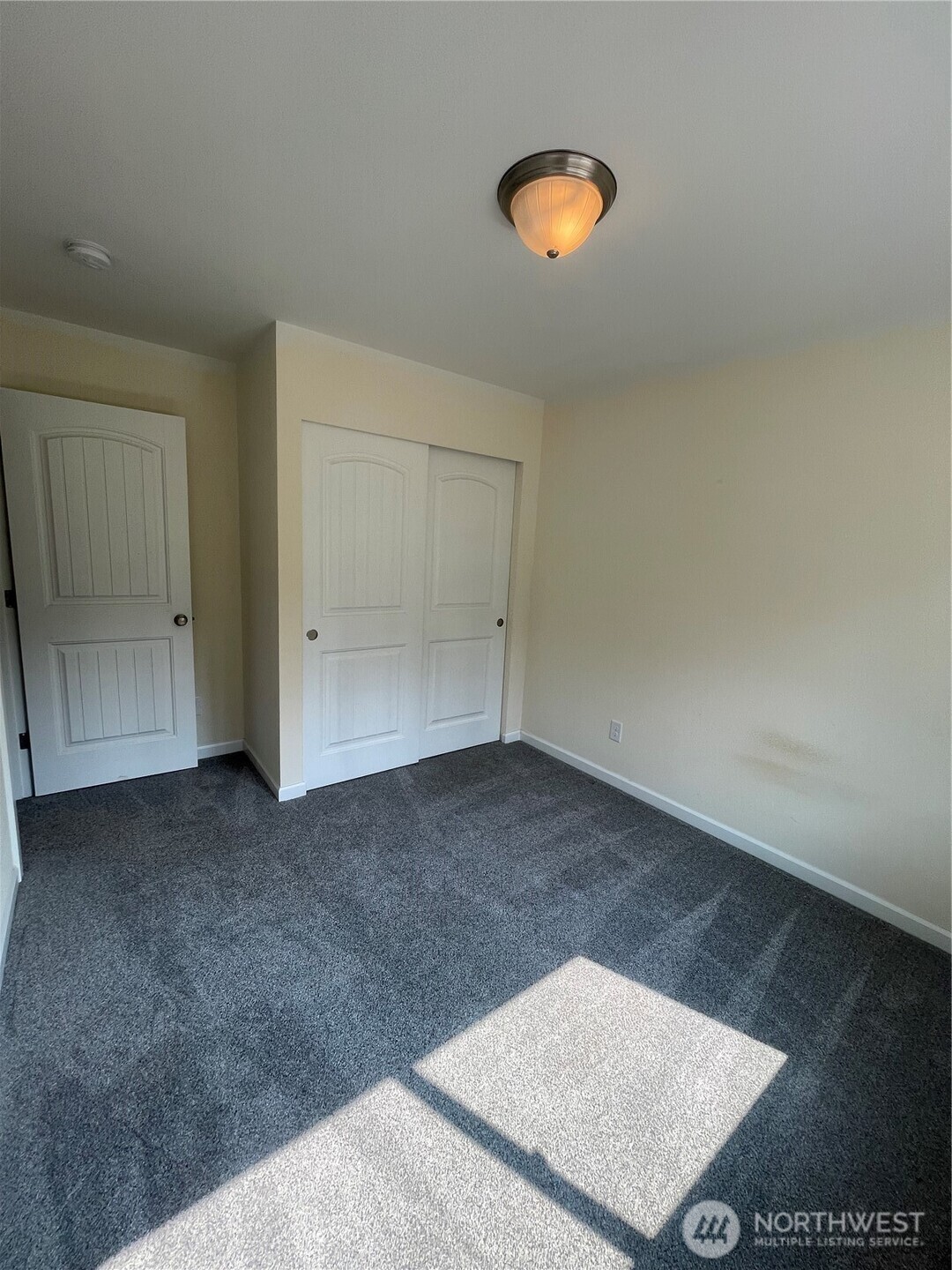 397 Bunker Road Chehalis, WA 98532 - Photo 20 of 35 an empty room with windows