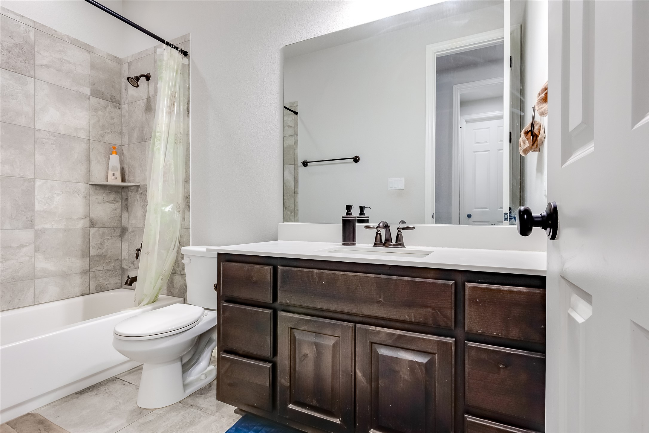 204 Lady Bird Lane Georgetown, TX 78628 - Photo 22 of 40 a bathroom with a sink a toilet and a bathtub