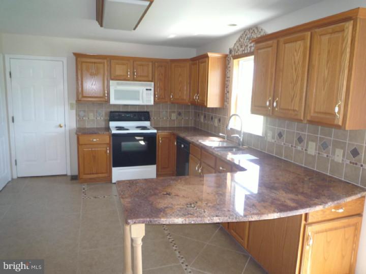 152 Fry Road Fleetwood, PA 19522 - Photo 5 of 13 Kitchen