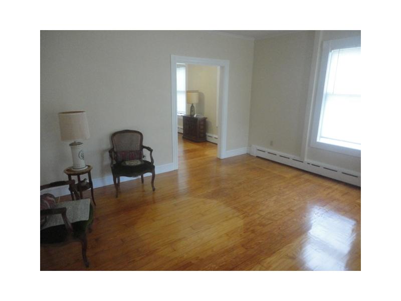 28 Merton Road Newport, RI 02840 - Photo 5 of 25 Living Room.