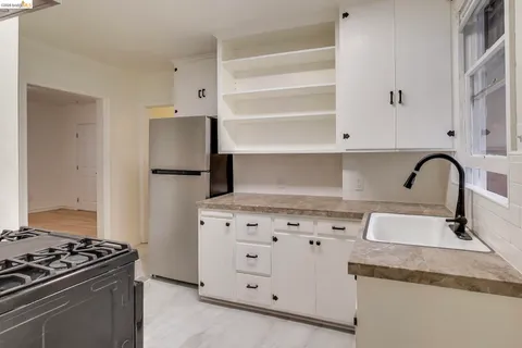 $1,375,000 | 33 Home Place East, Oakland, CA 94610