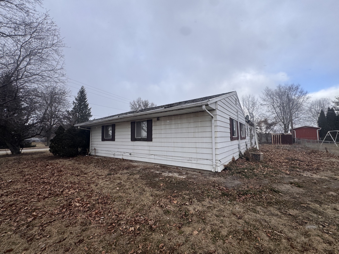10 Tamarack Street Canton, IL 61520 - Photo 2 of 4 a house with trees in front of it