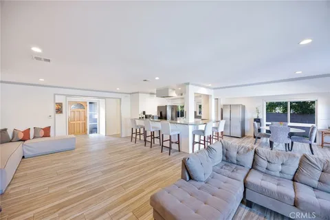 $799,999 | 20363 Roscoe Boulevard, Winnetka, CA 91306