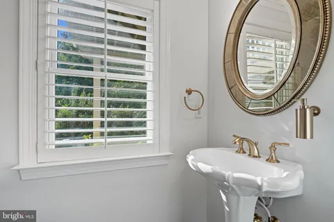 $1,825,000 | 2124 21st Road North, Arlington, VA 22201