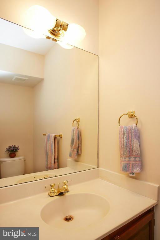 5500 Granby Road Derwood, MD 20855 - Photo 10 of 30 Main flr half Bath