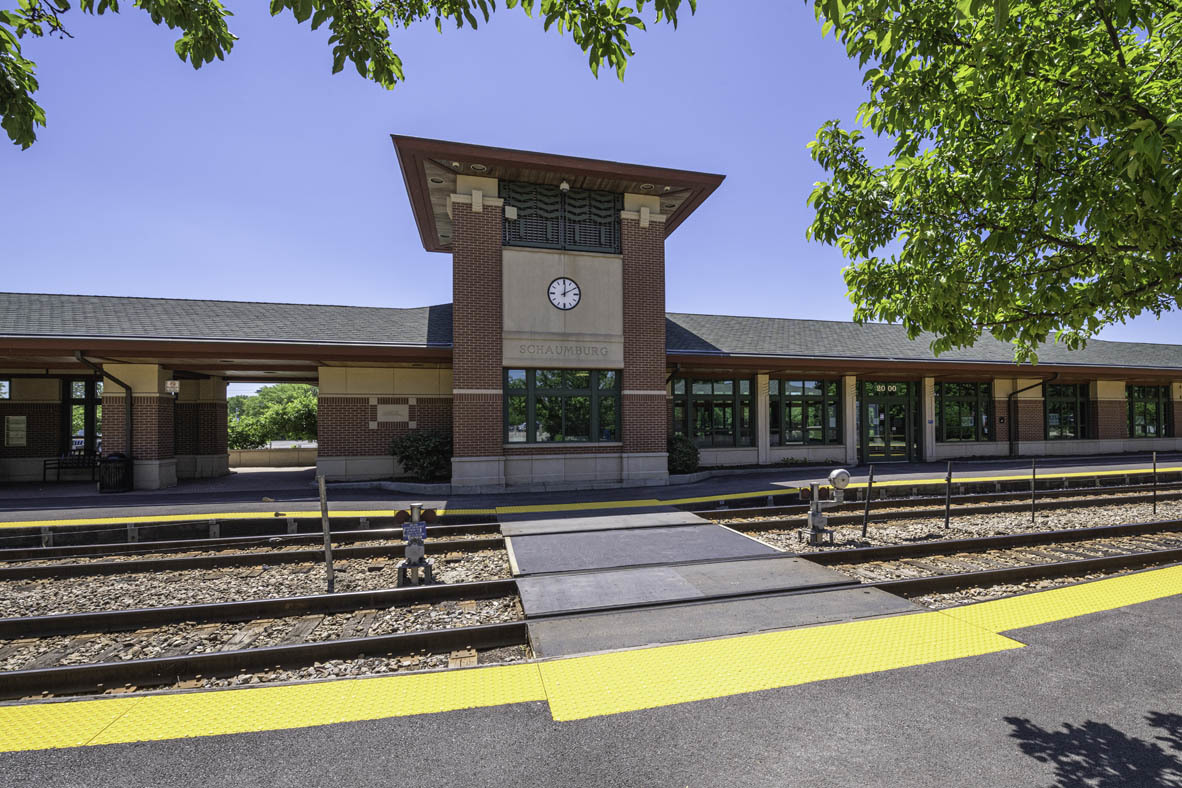 2241 Venture Drive Schaumburg, IL 60173 - Photo 25 of 33 a view of a house with swimming pool and a yard