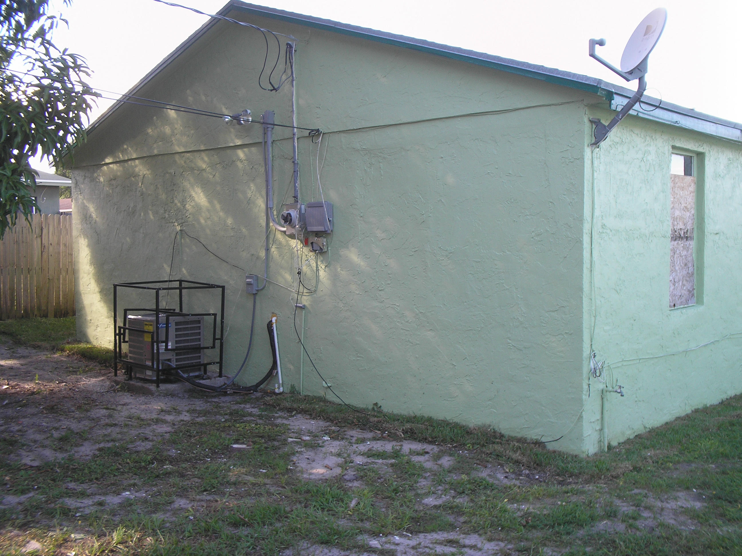 725 West 6th Street Riviera Beach, FL 33404 - Photo 22 of 23 Exterior Back