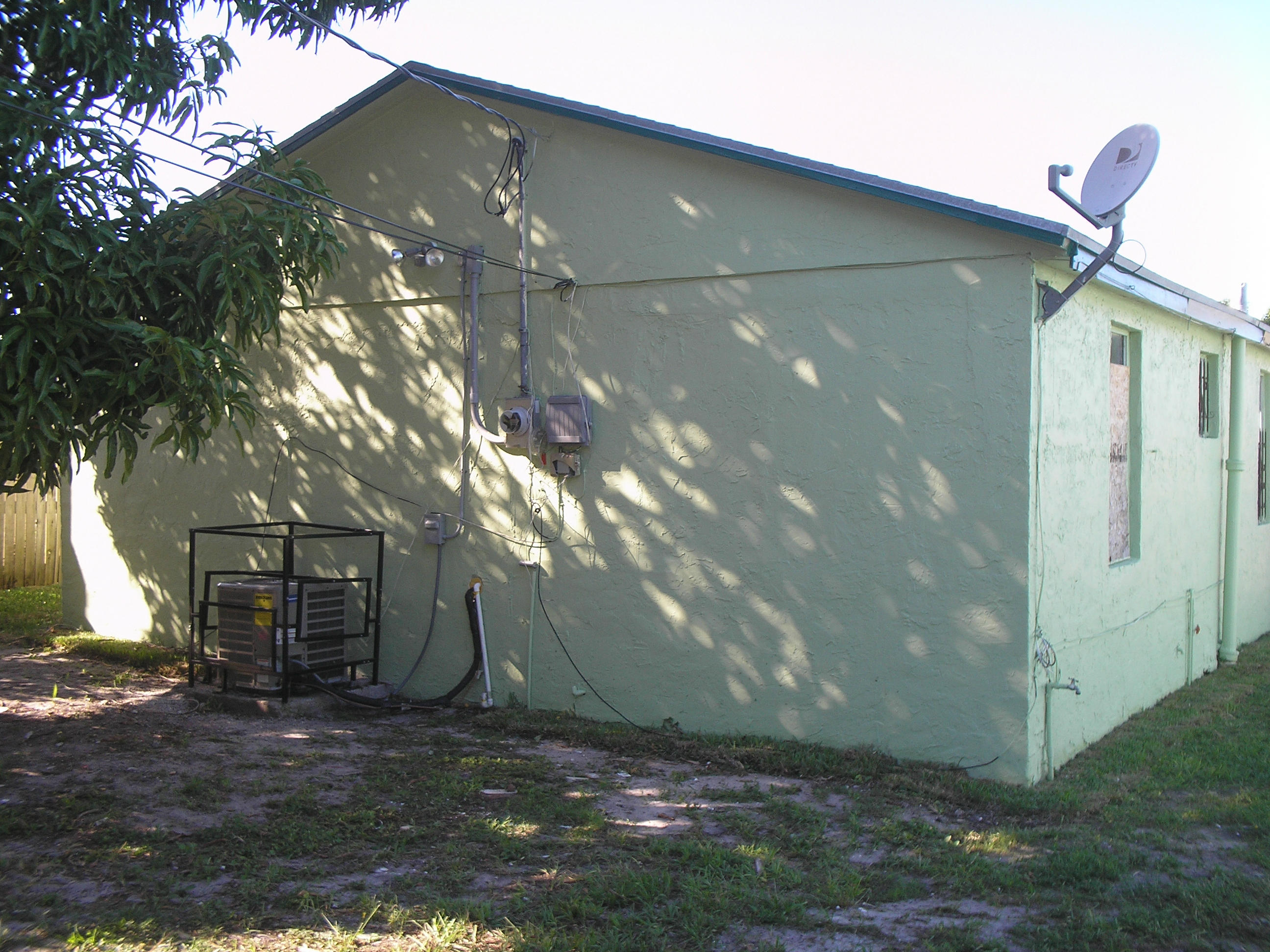725 West 6th Street Riviera Beach, FL 33404 - Photo 23 of 23 Exterior Back