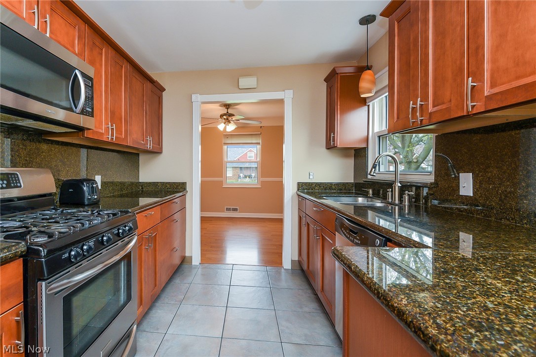 6385 Stanbury Road Parma, OH 44129 - Photo 15 of 35