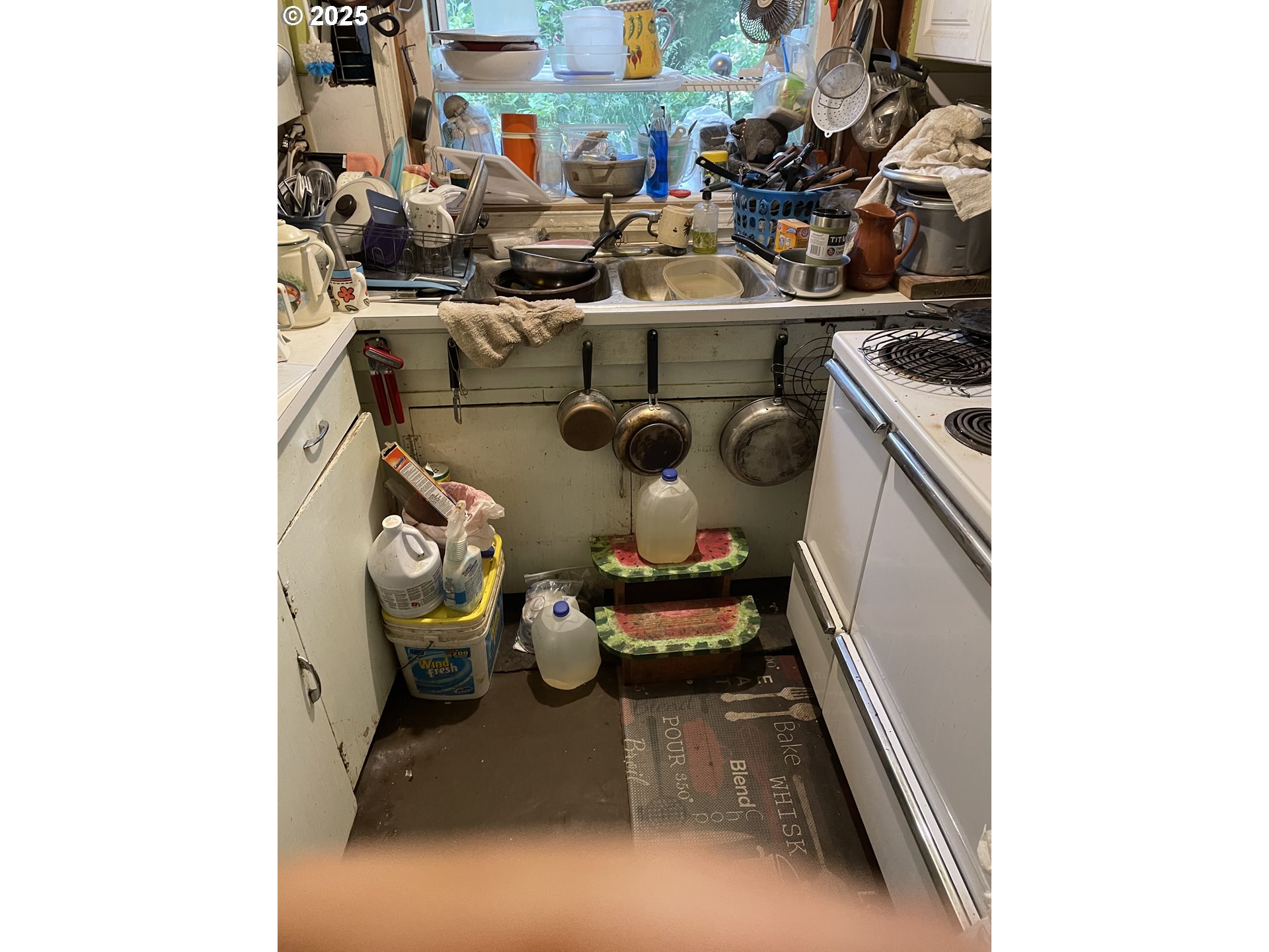 12192 South Mulino Road Canby, OR 97013 - Photo 8 of 23 a utility room with sink dryer and washer