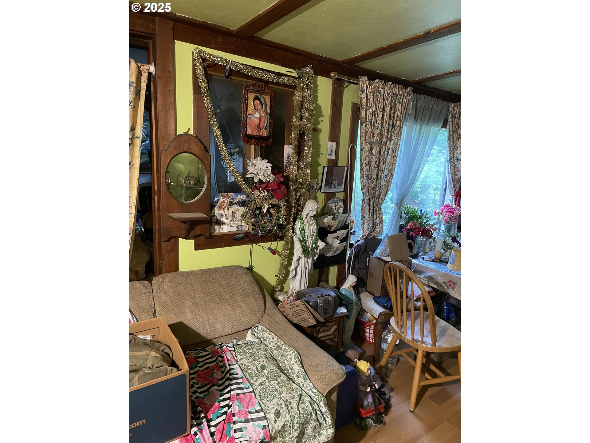 12192 South Mulino Road Canby, OR 97013 - Photo 10 of 23 a living room with furniture and a window