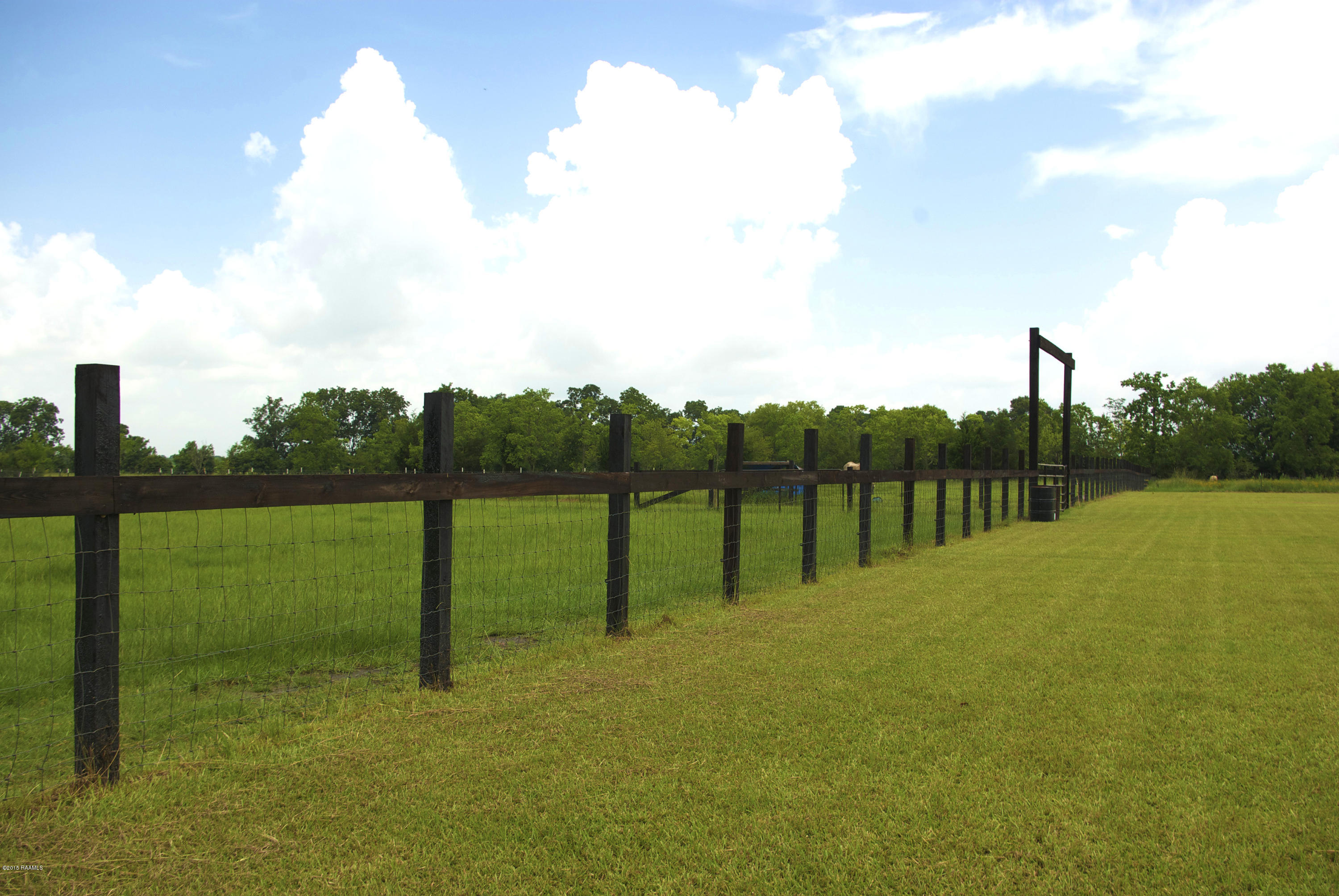 925 Texas Eastern Road Opelousas, LA 70570 - Photo 9 of 45 fence