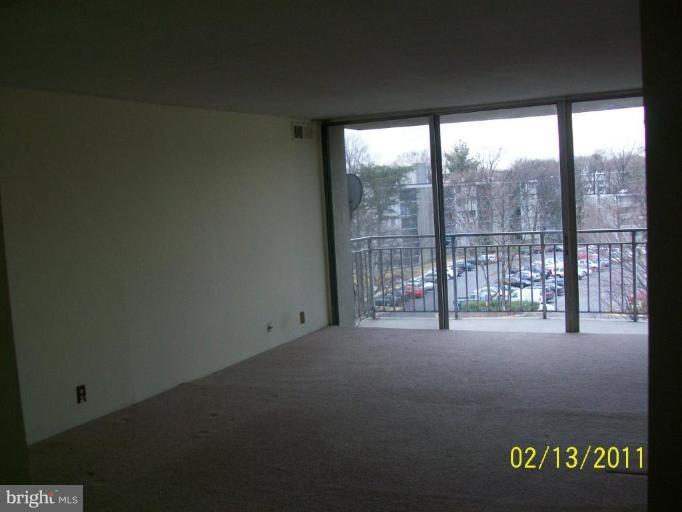 1836 Metzerott Road, Unit 504 Adelphi, MD 20783 - Photo 3 of 12 Living Room