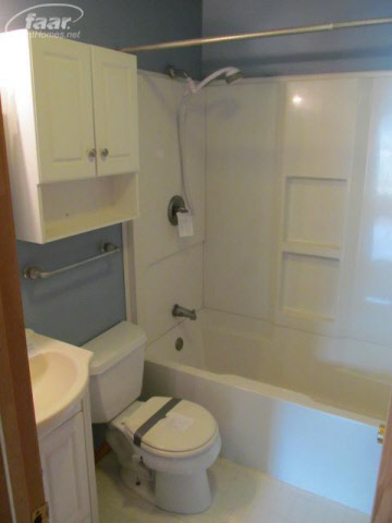 5136 Kelly Road Flint, MI 48504 - Photo 10 of 14 20114667-9.JPG