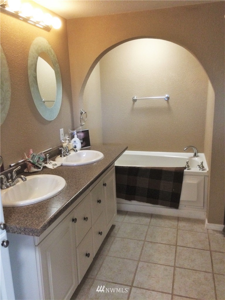 8166 Comox Road Blaine, WA 98230 - Photo 14 of 21 Gallery Image 14